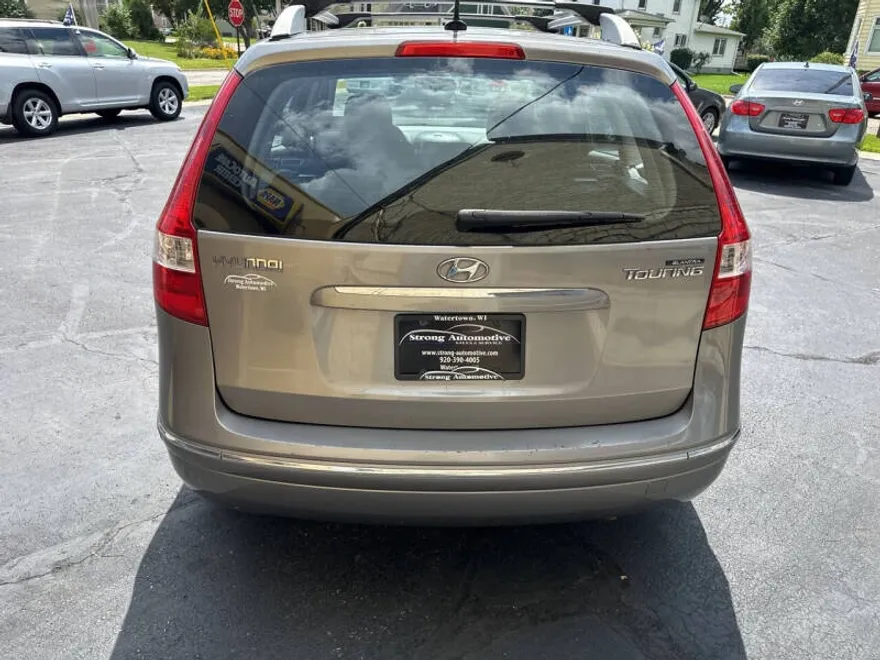 2011 Hyundai Elantra Touring GLS photo 1