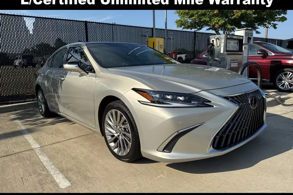 2022 Lexus ES 350 Ultra Luxury photo 1