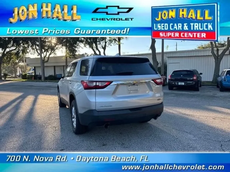 2021 Chevrolet Traverse LS photo 1