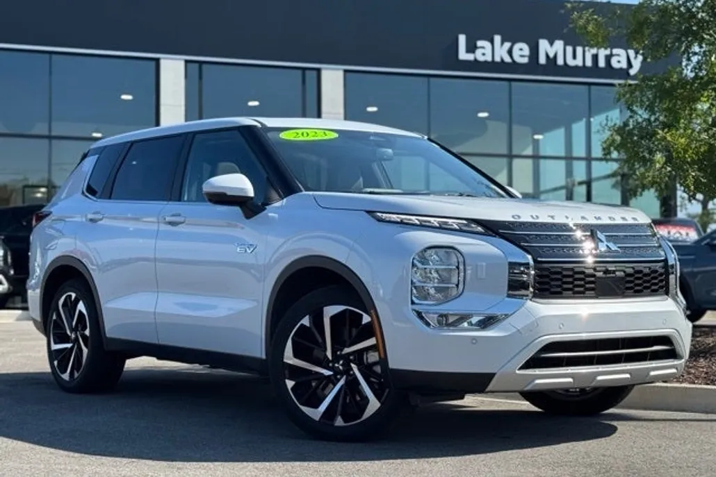 2023 Mitsubishi Outlander PHEV SE photo 1