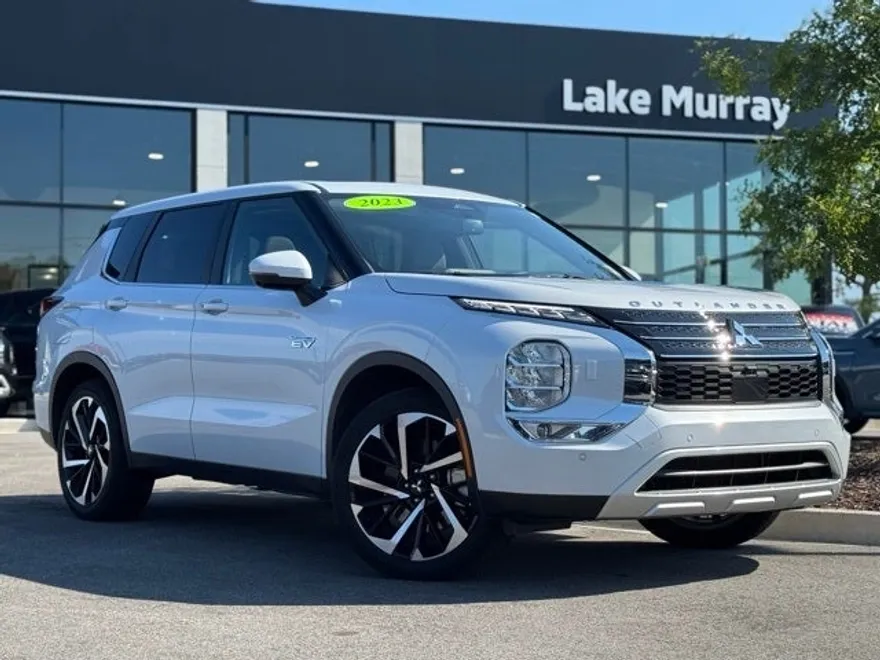 2023 Mitsubishi Outlander PHEV SE photo 1