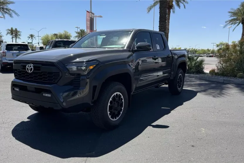2025 Toyota Tacoma TRD Off-Road Double Cab photo 1