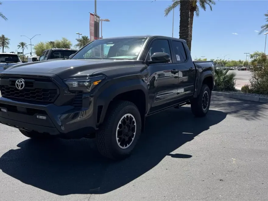 2025 Toyota Tacoma TRD Off-Road Double Cab photo 1