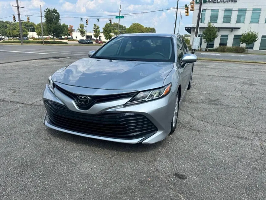 2020 Toyota Camry LE photo 1