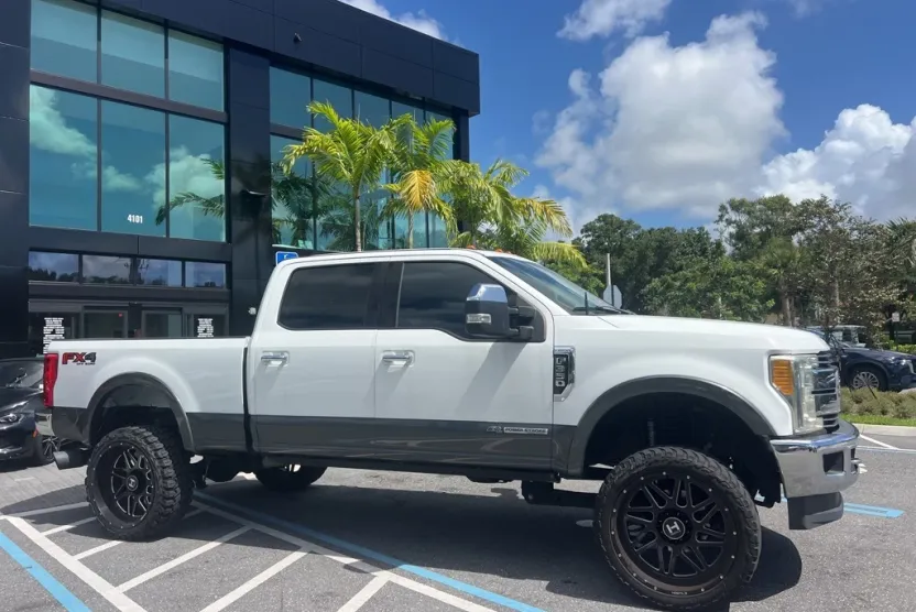 2017 Ford F-350 photo 1