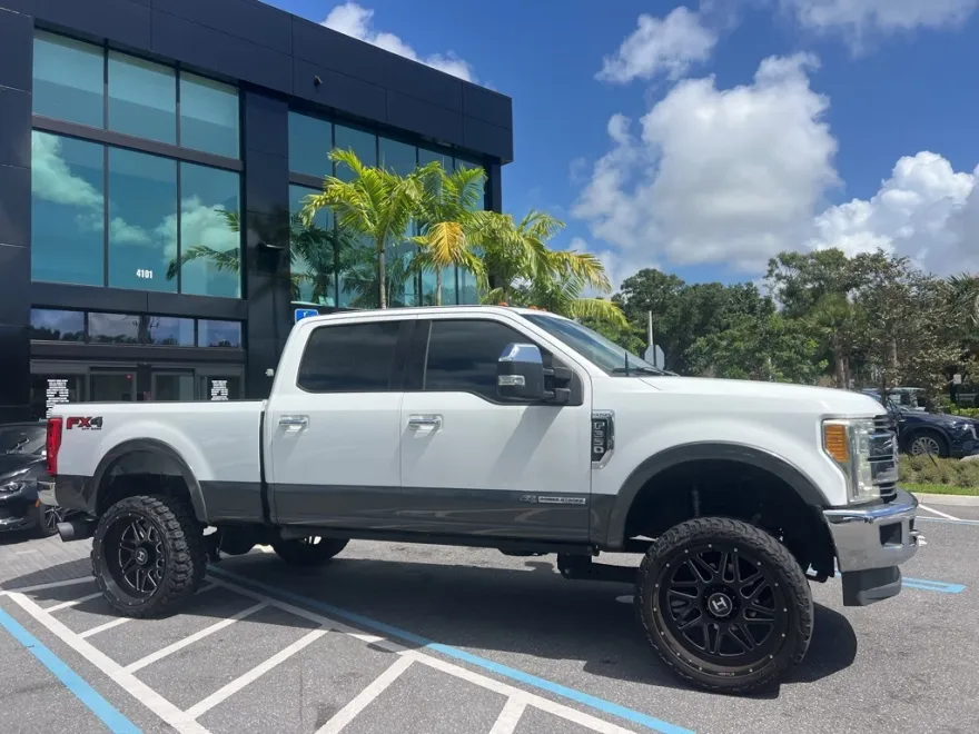 2017 Ford F-350 photo 1