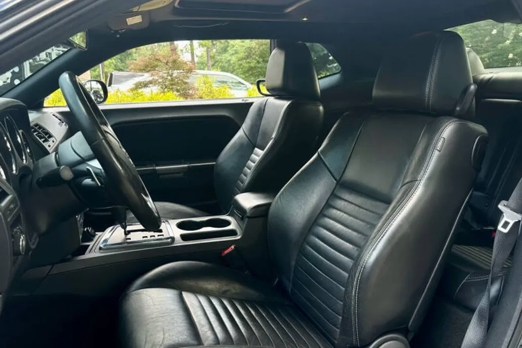 2013 Dodge Challenger R/T photo 1
