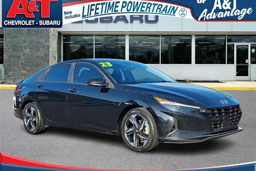 2023 Hyundai Elantra SEL photo 1