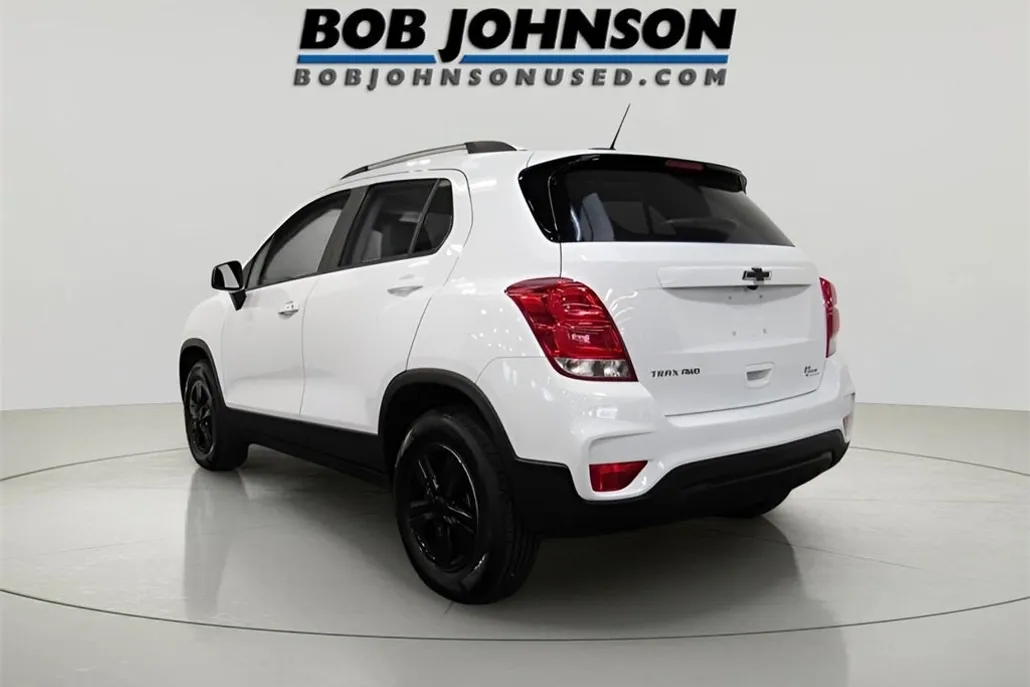 2022 Chevrolet Trax LT photo 1