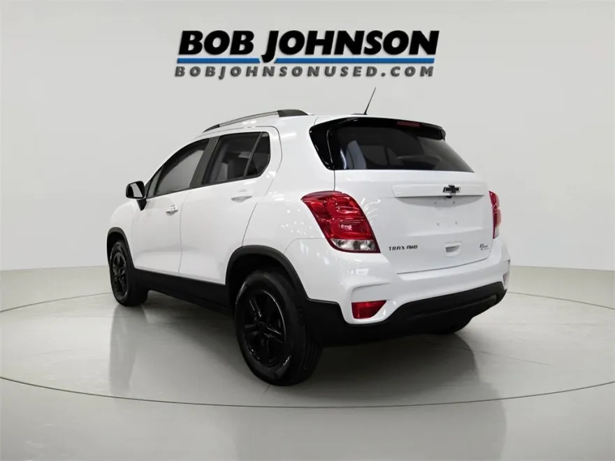 2022 Chevrolet Trax LT photo 1