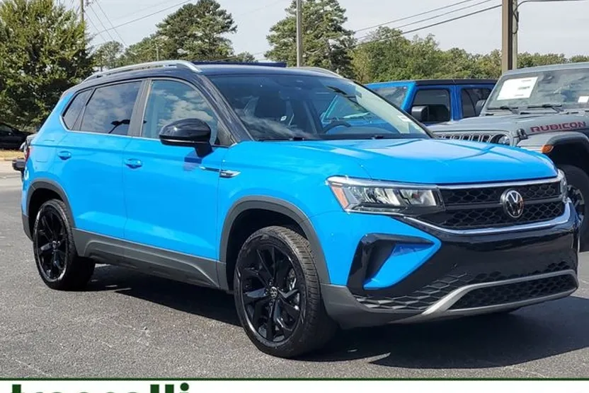 2023 Volkswagen Taos SE photo 1