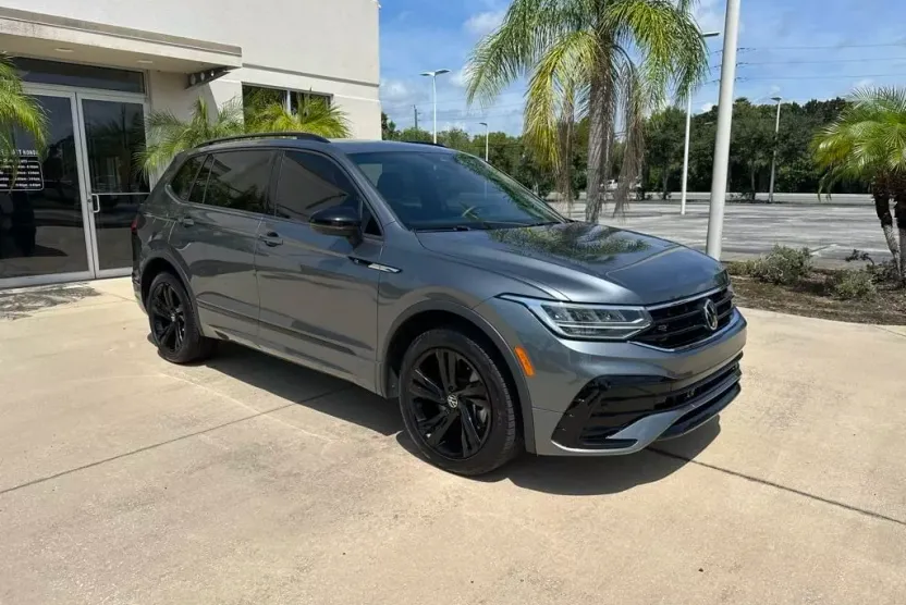 2023 Volkswagen Tiguan SE R-Line Black photo 1