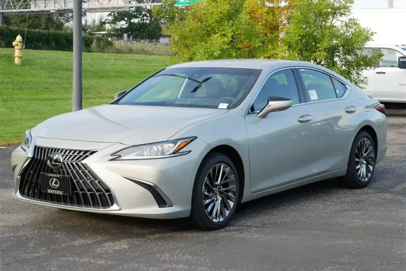 2025 Lexus ES 300h Luxury photo 1