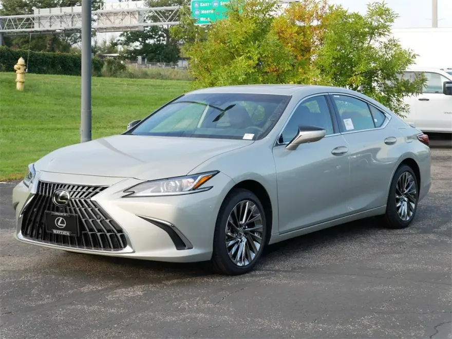 2025 Lexus ES 300h Luxury photo 1