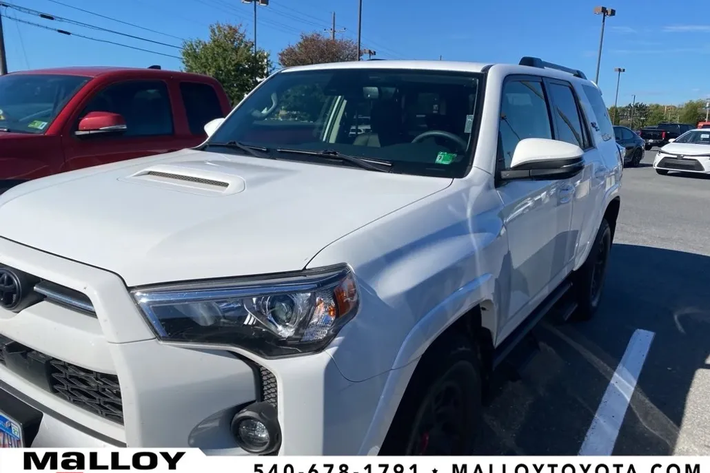 2022 Toyota 4Runner TRD Off-Road Premium photo 1