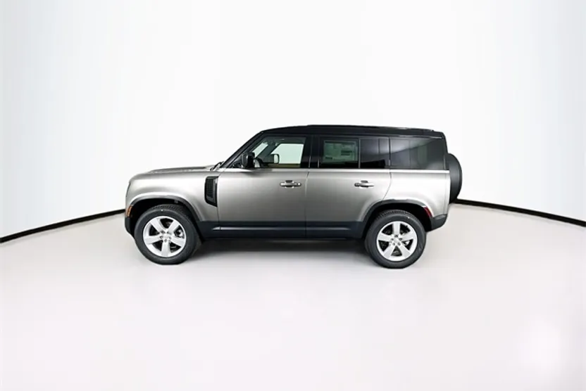 2025 Land Rover Defender 110 S photo 1