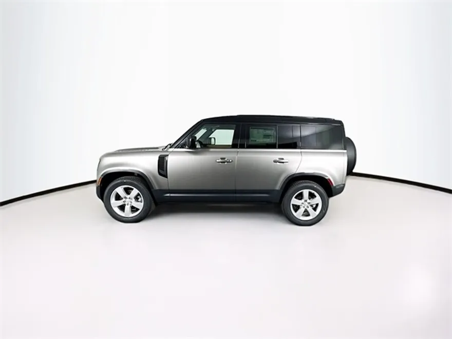 2025 Land Rover Defender 110 S photo 1