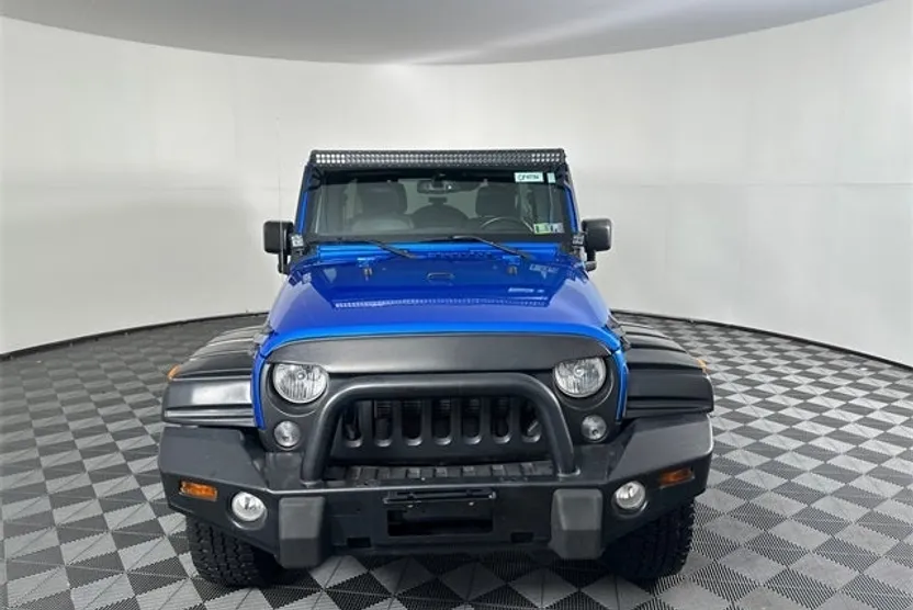 2016 Jeep Wrangler Unlimited Sahara photo 1