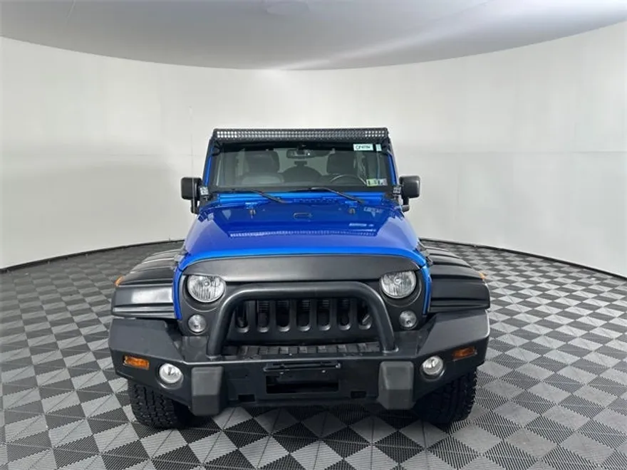 2016 Jeep Wrangler Unlimited Sahara photo 1