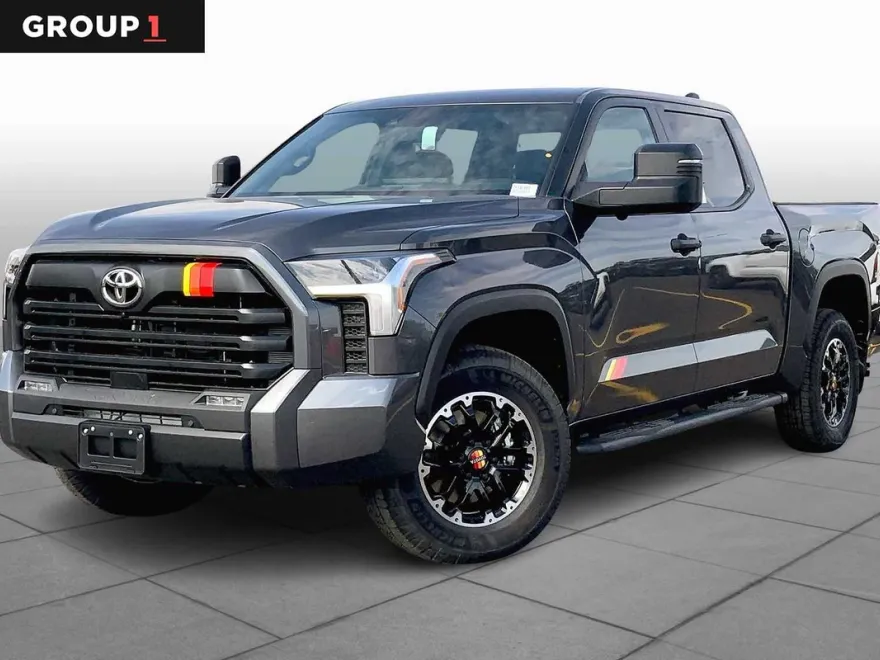 2026 Toyota Tundra SR5 CrewMax photo 1