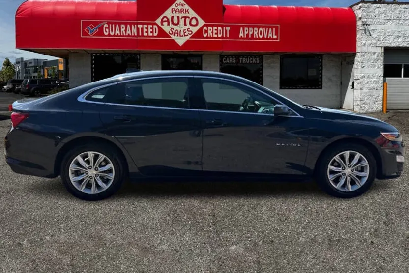 2023 Chevrolet Malibu 1LT photo 1