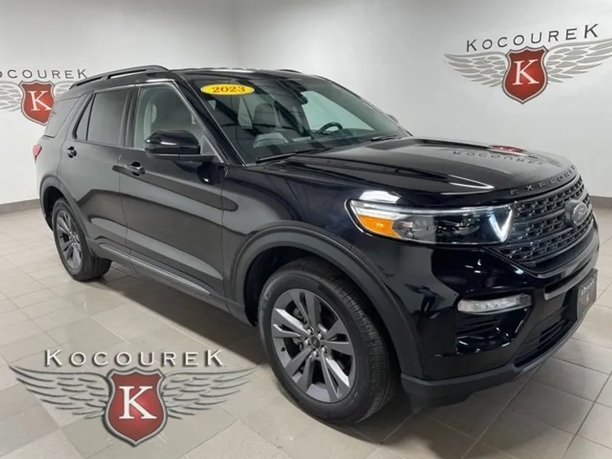 2023 Ford Explorer XLT photo 1