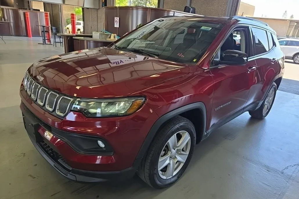 2022 Jeep Compass Latitude photo 1