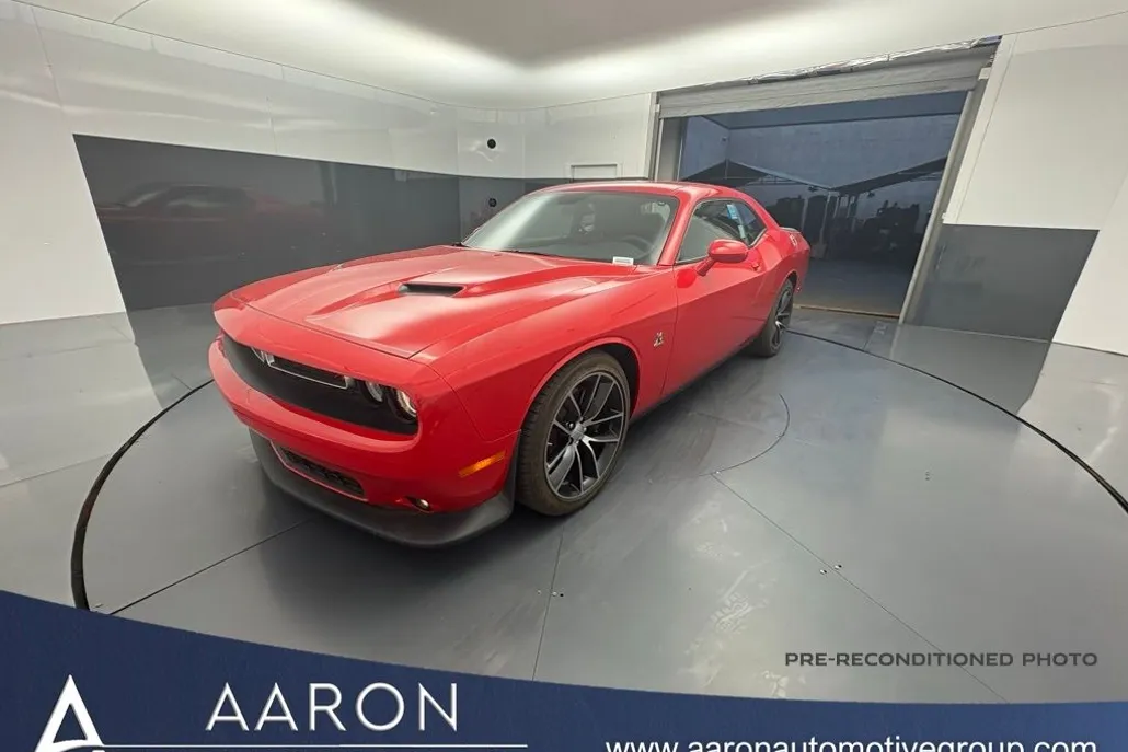 2015 Dodge Challenger R/T Scat Pack photo 1