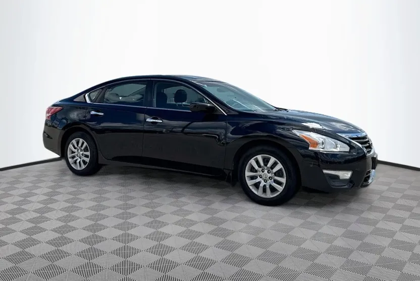 2013 Nissan Altima 2.5 S photo 1