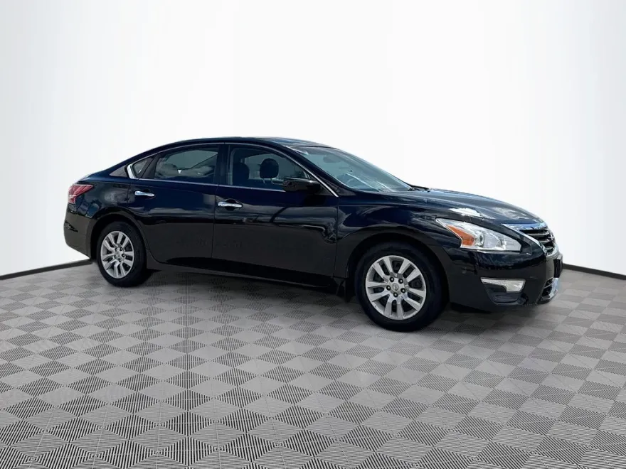 2013 Nissan Altima 2.5 S photo 1