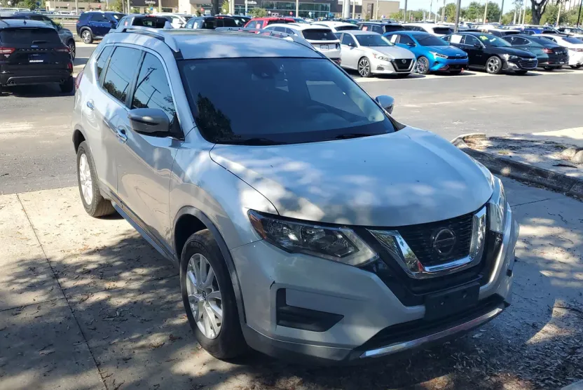 2020 Nissan Rogue SV photo 1
