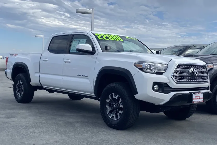 2017 Toyota Tacoma SR5 TRD Sport photo 1