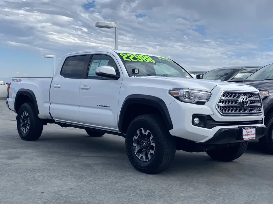2017 Toyota Tacoma SR5 TRD Sport photo 1