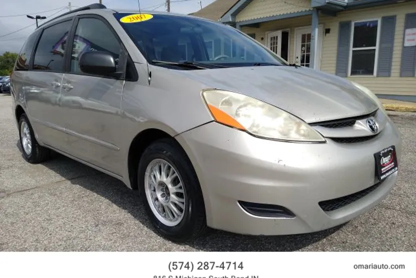 2007 Toyota Sienna CE photo 1