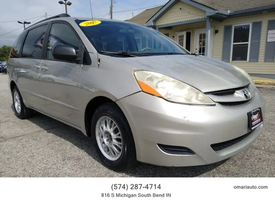 2007 Toyota Sienna CE photo 1
