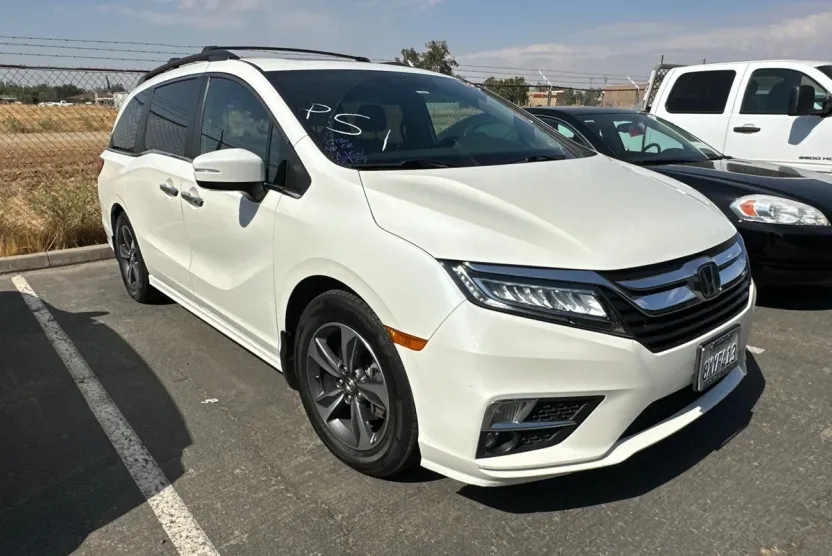 2019 Honda Odyssey Touring photo 1
