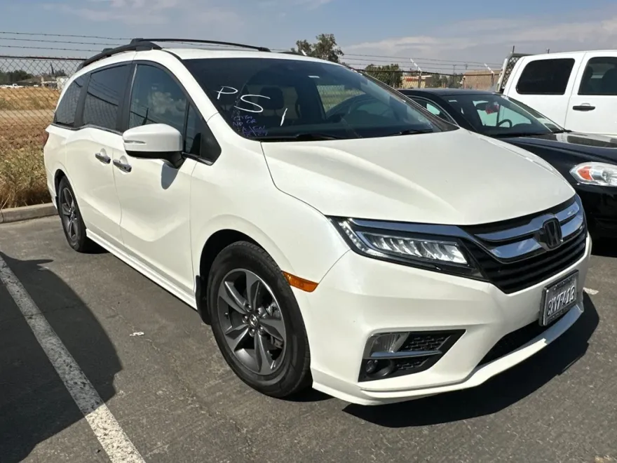 2019 Honda Odyssey Touring photo 1