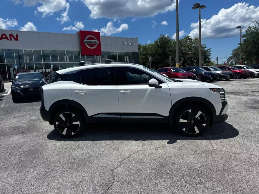 2025 Nissan Kicks SR photo 1
