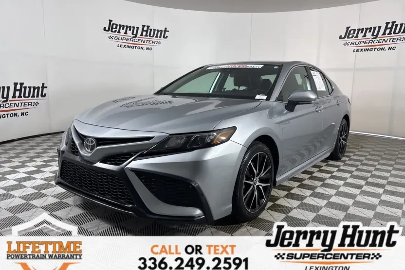2023 Toyota Camry SE photo 1