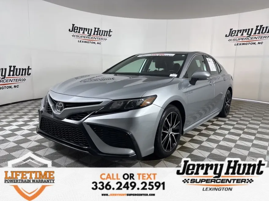 2023 Toyota Camry SE photo 1