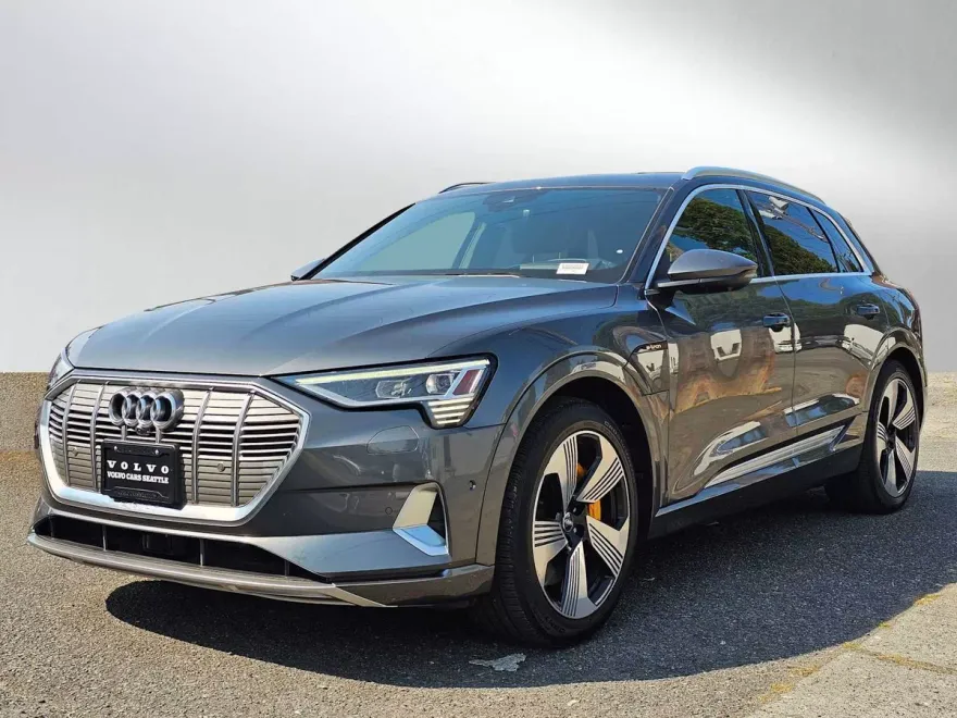 2019 Audi e-tron Prestige photo 1