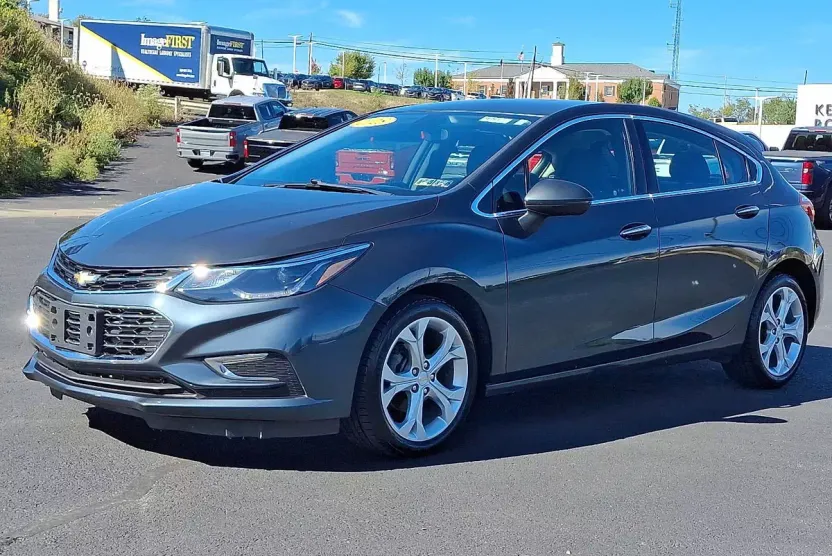 2018 Chevrolet Cruze Premier photo 1