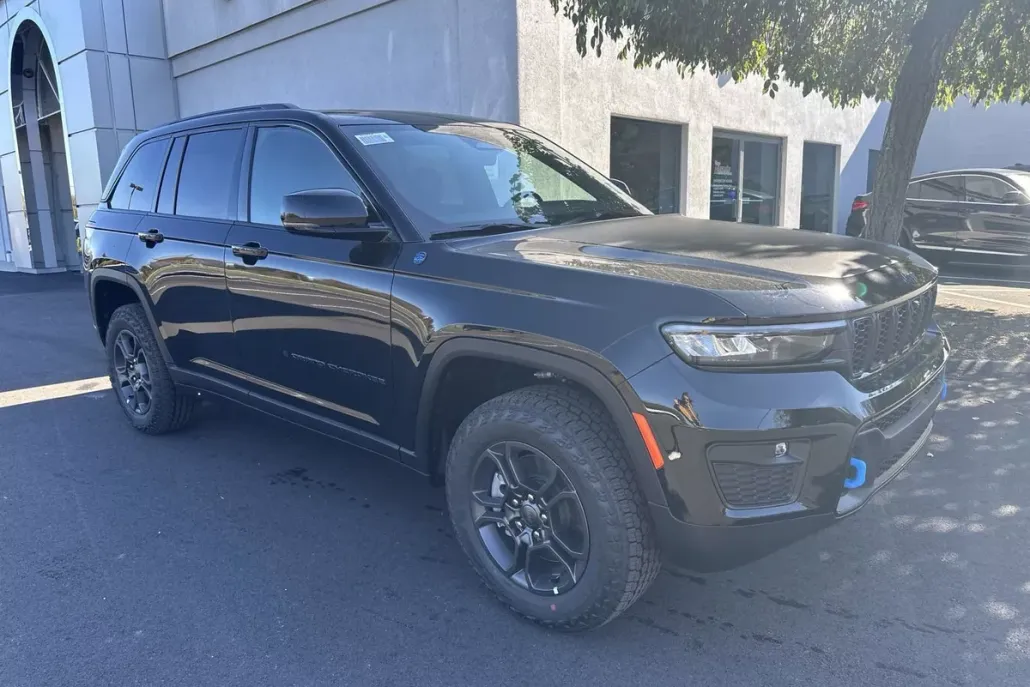 2024 Jeep Cherokee 4xe photo 1