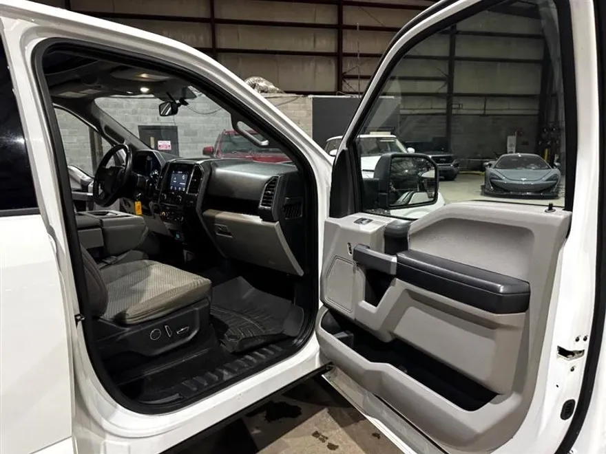 2016 Ford F-150 XLT photo 25