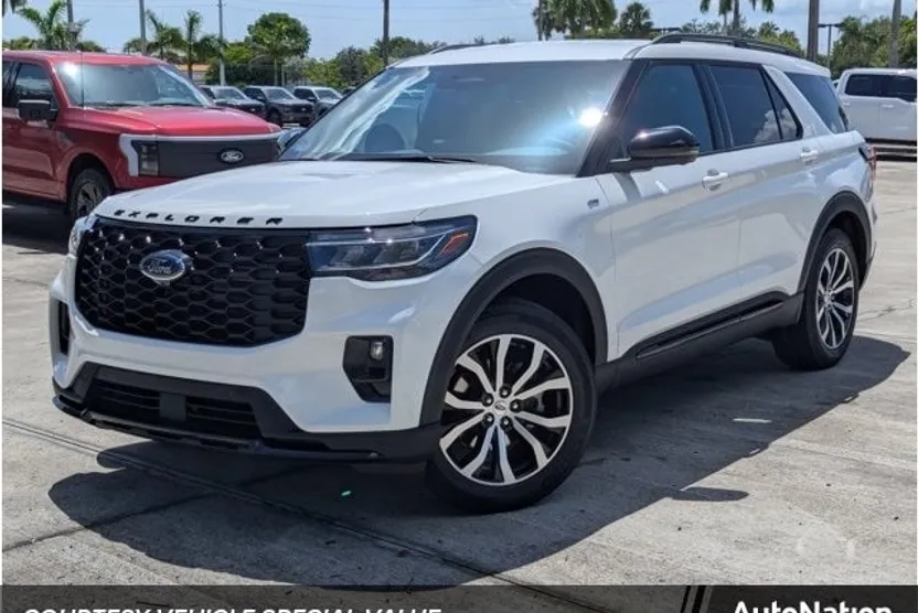 2025 Ford Explorer ST-Line photo 1