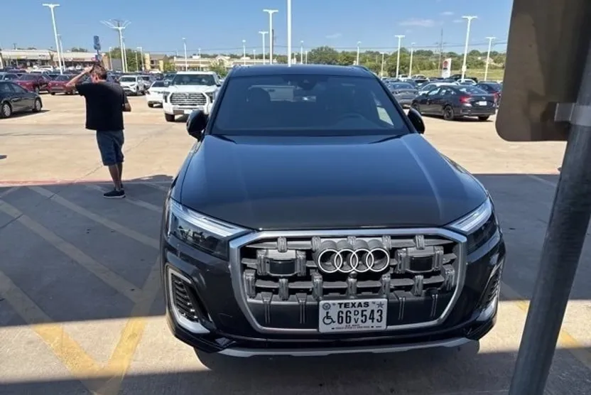 2025 Audi Q7 55 Premium Plus photo 1