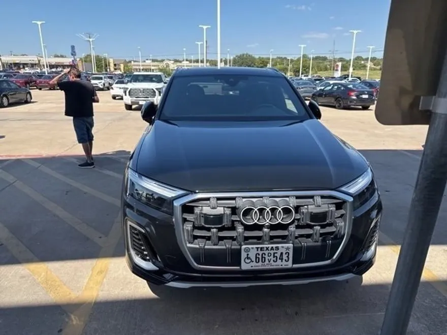 2025 Audi Q7 55 Premium Plus photo 1