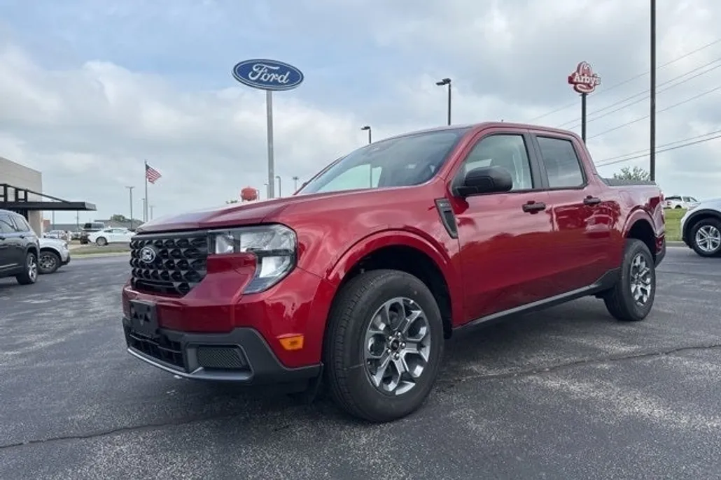 2025 Ford Maverick XLT photo 1