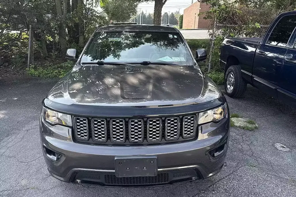2020 Jeep Grand Cherokee Altitude photo 1