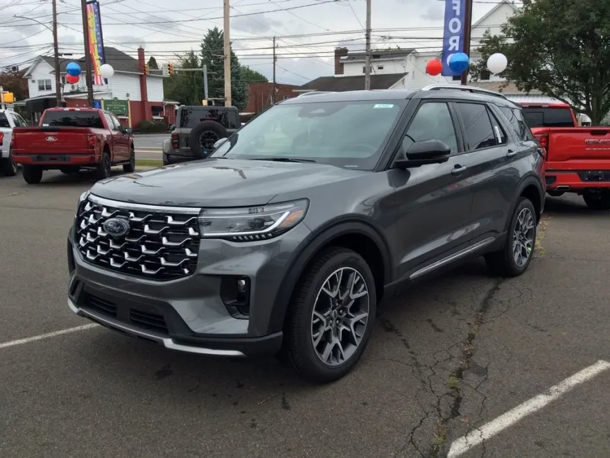 2025 Ford Explorer Platinum photo 1